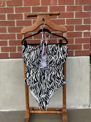 (22) NWT Zebra Print Swimsuit