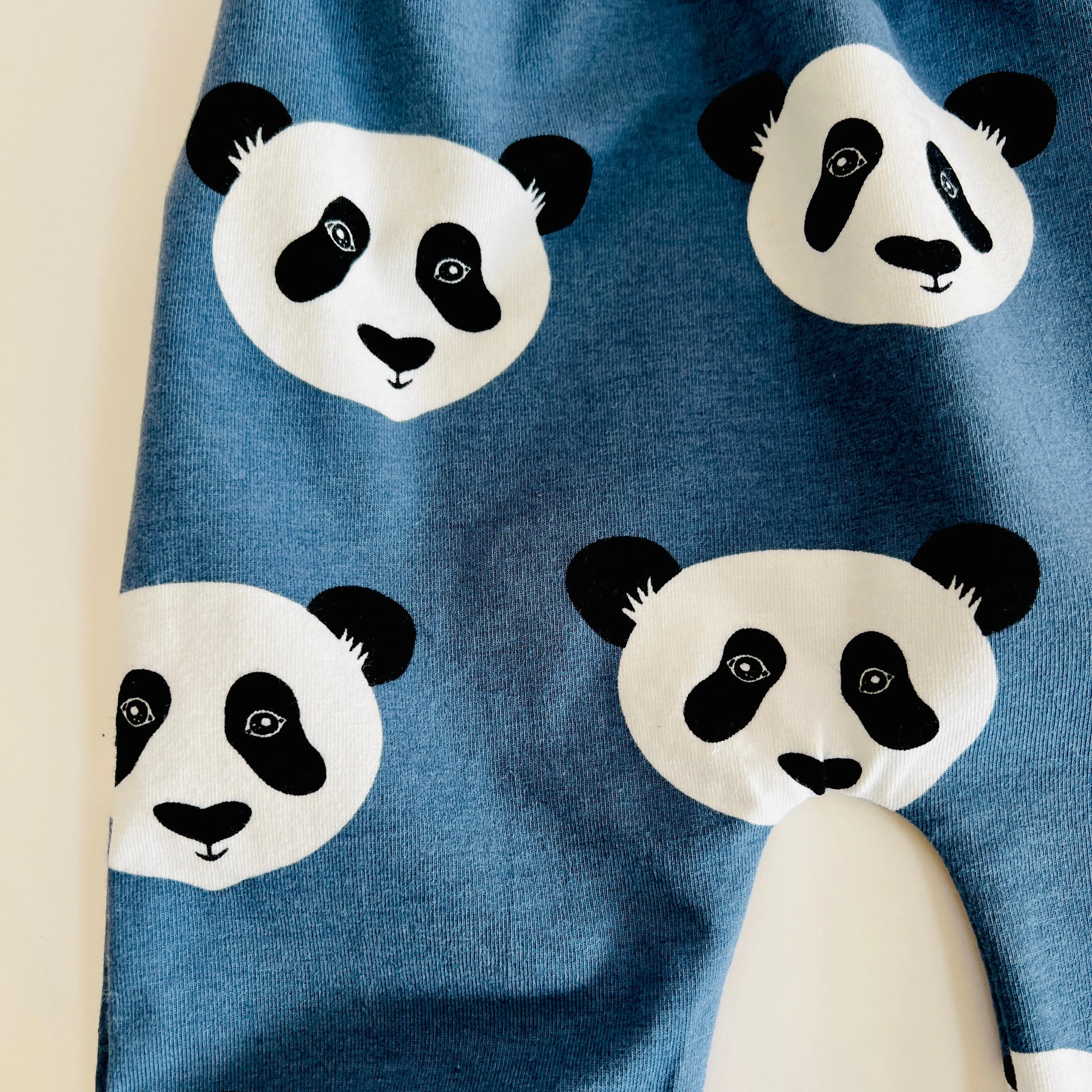 Eddie & Bee organic cotton leggings in Blue green "Panda" print.