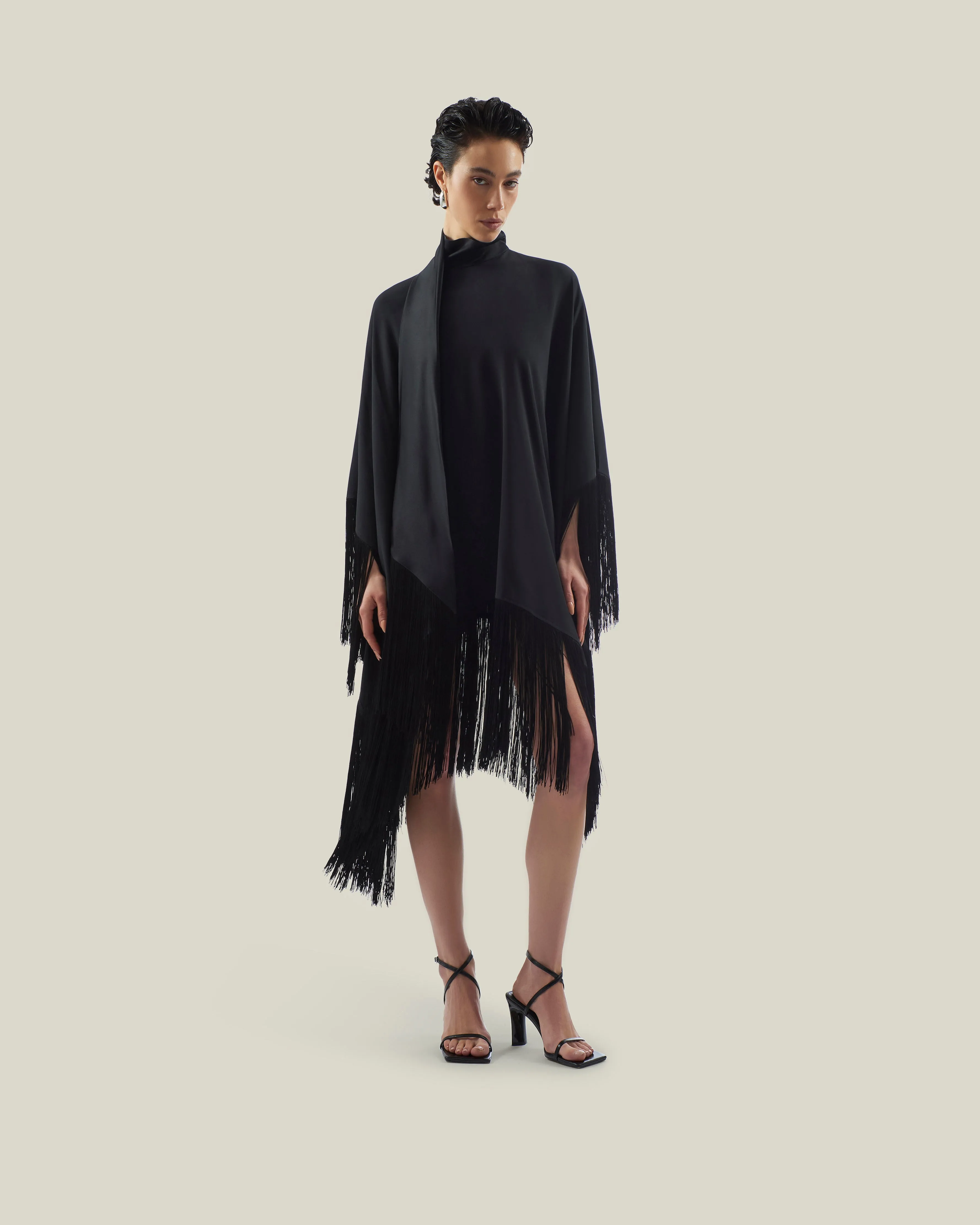Piccolo Mrs Ross Kaftan in Black