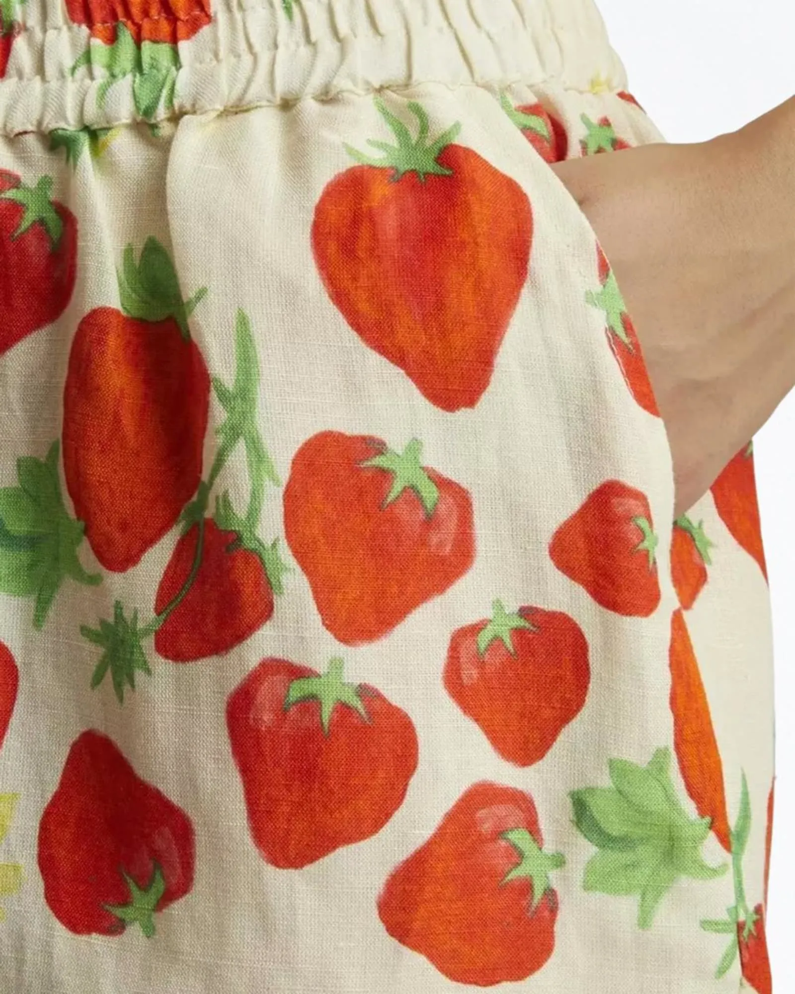 Strawberry-Print Linen-Blend Shorts in Beige | Beige